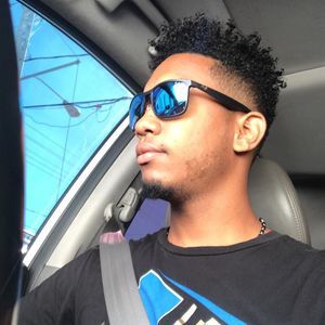 Meet your Posher, Luis adrian